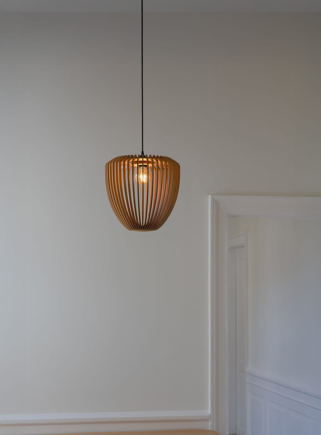 Abat-jour Clava Wood de Umage luminaire bois au style contemporain. chene 