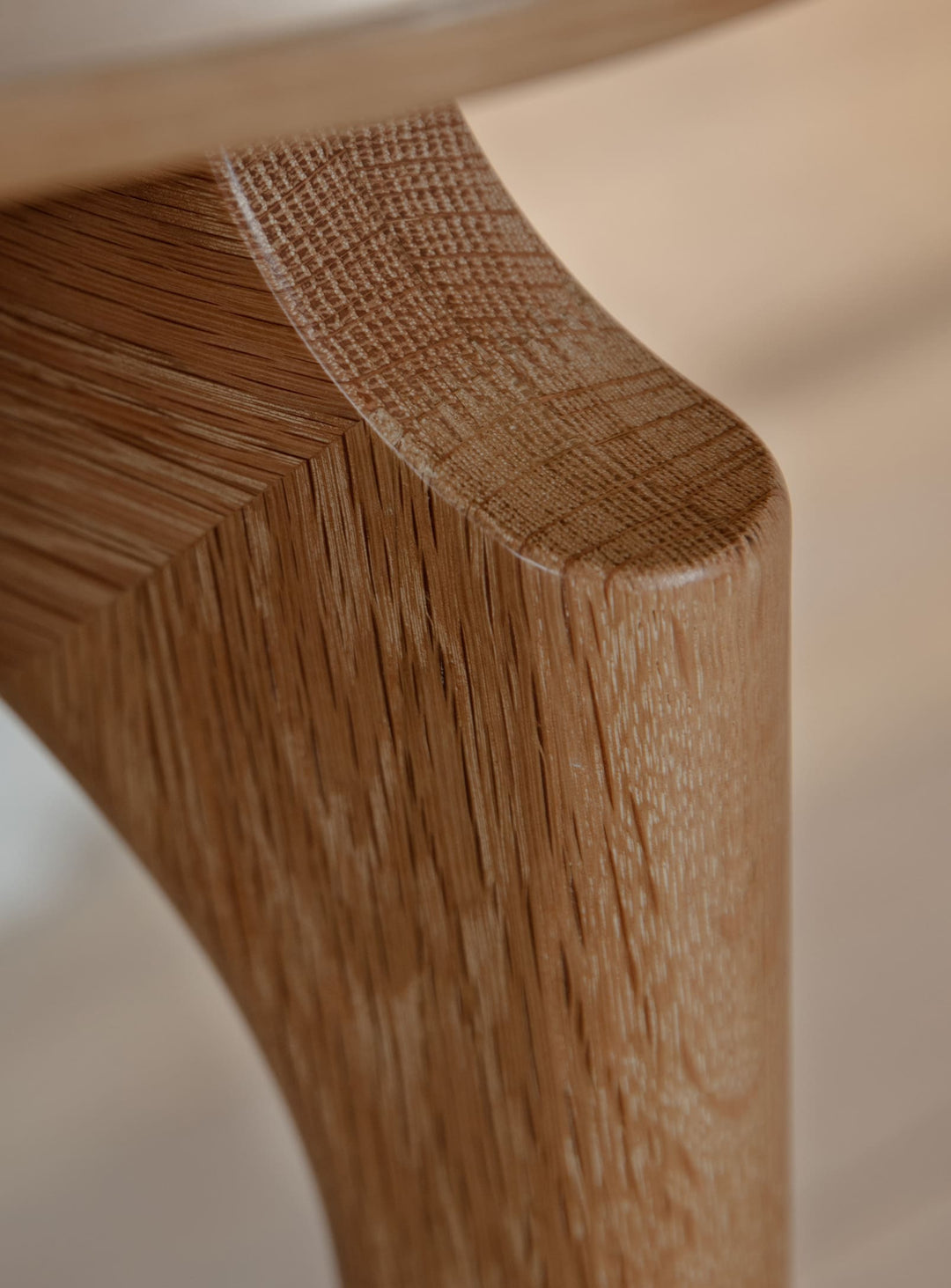 Bureau Umage Duende : courbes douces, tiroir intégré et design inspirant. chêne