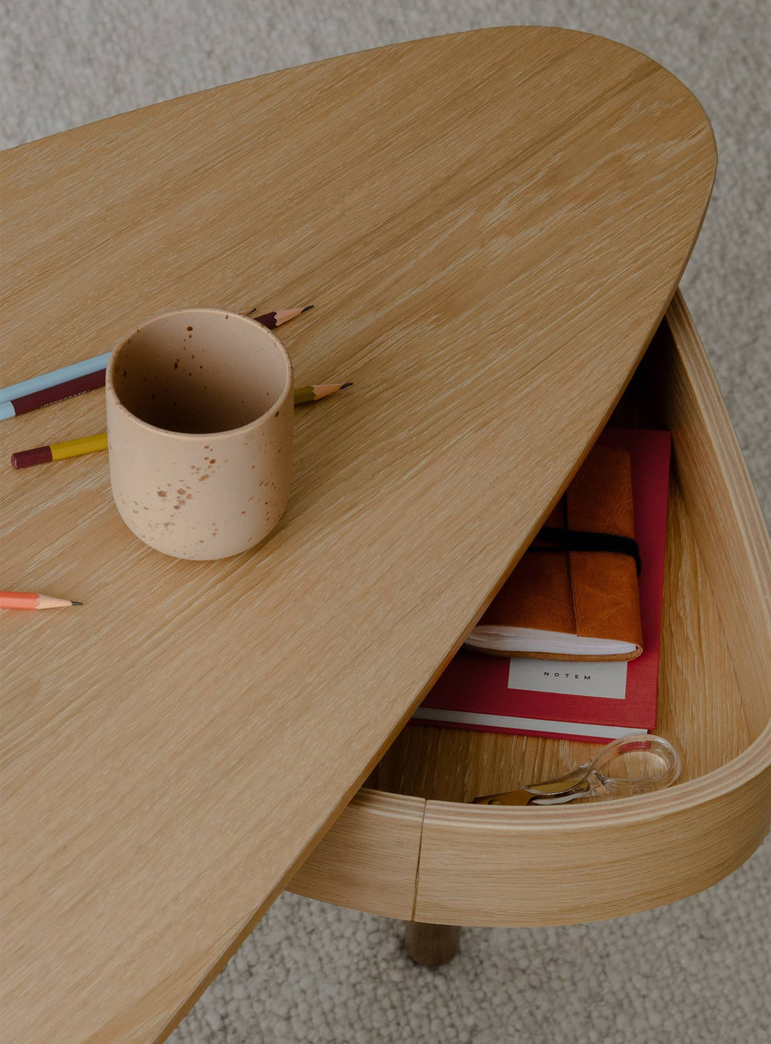 Duende d’Umage : bureau créatif au design fluide et minimaliste. chêne 