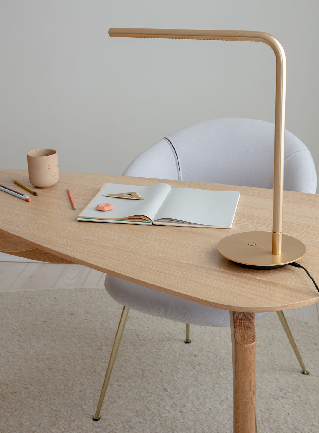 Bureau Duende d’Umage : un espace raffiné pour exprimer votre créativité. chêne