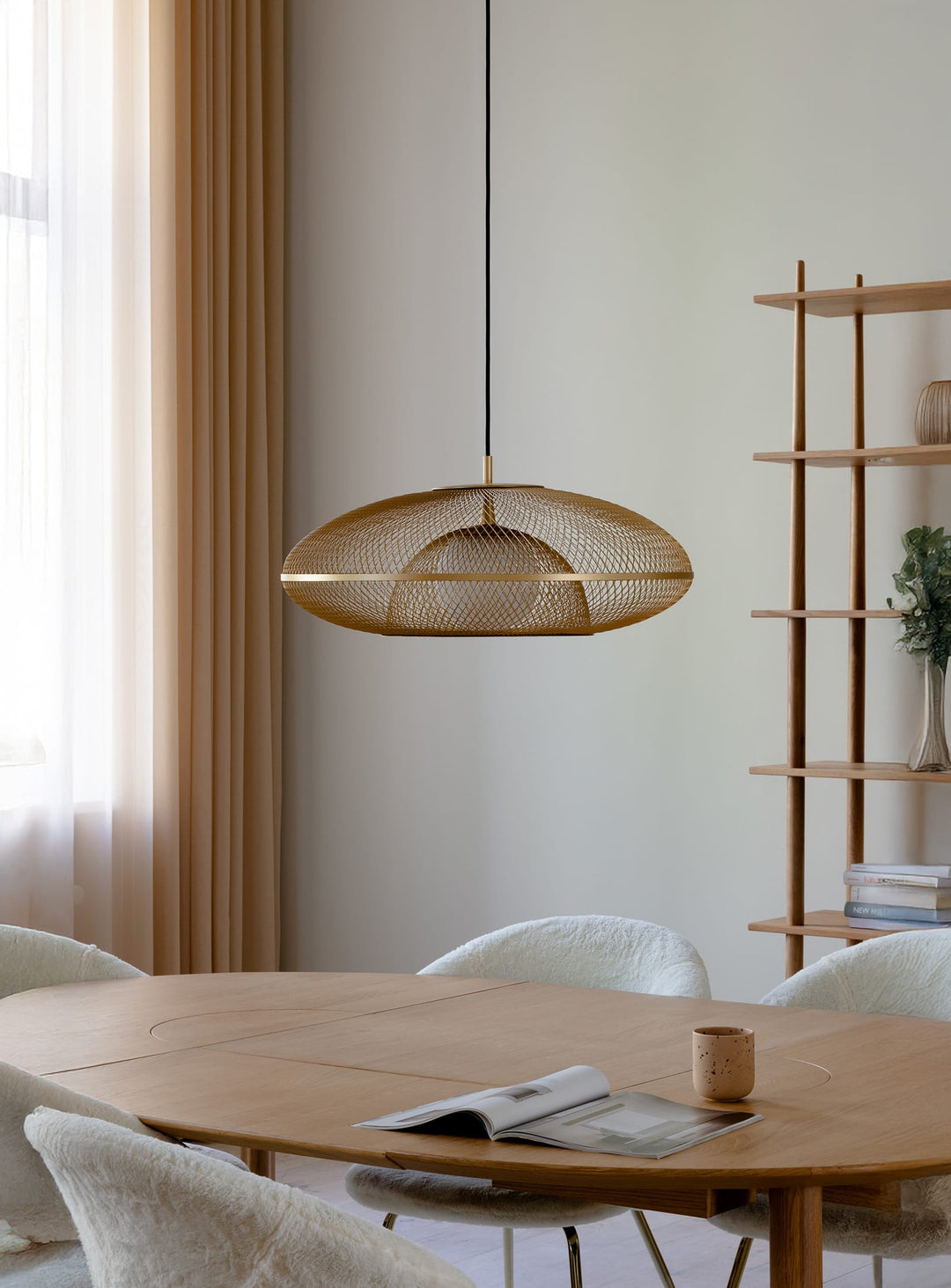 Abat-jour Faraday de Umage en maille laiton design sculptural. moyen