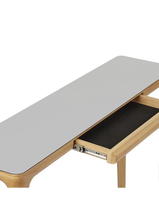 Console Heart'n'Soul Umage, un meuble fonctionnel aux lignes douces et harmonieuses. chene gris