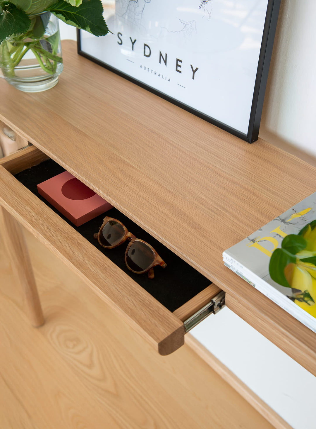 Console Heart'n'Soul Umage avec tiroir doublé de tissu, pratique et raffinée. chene