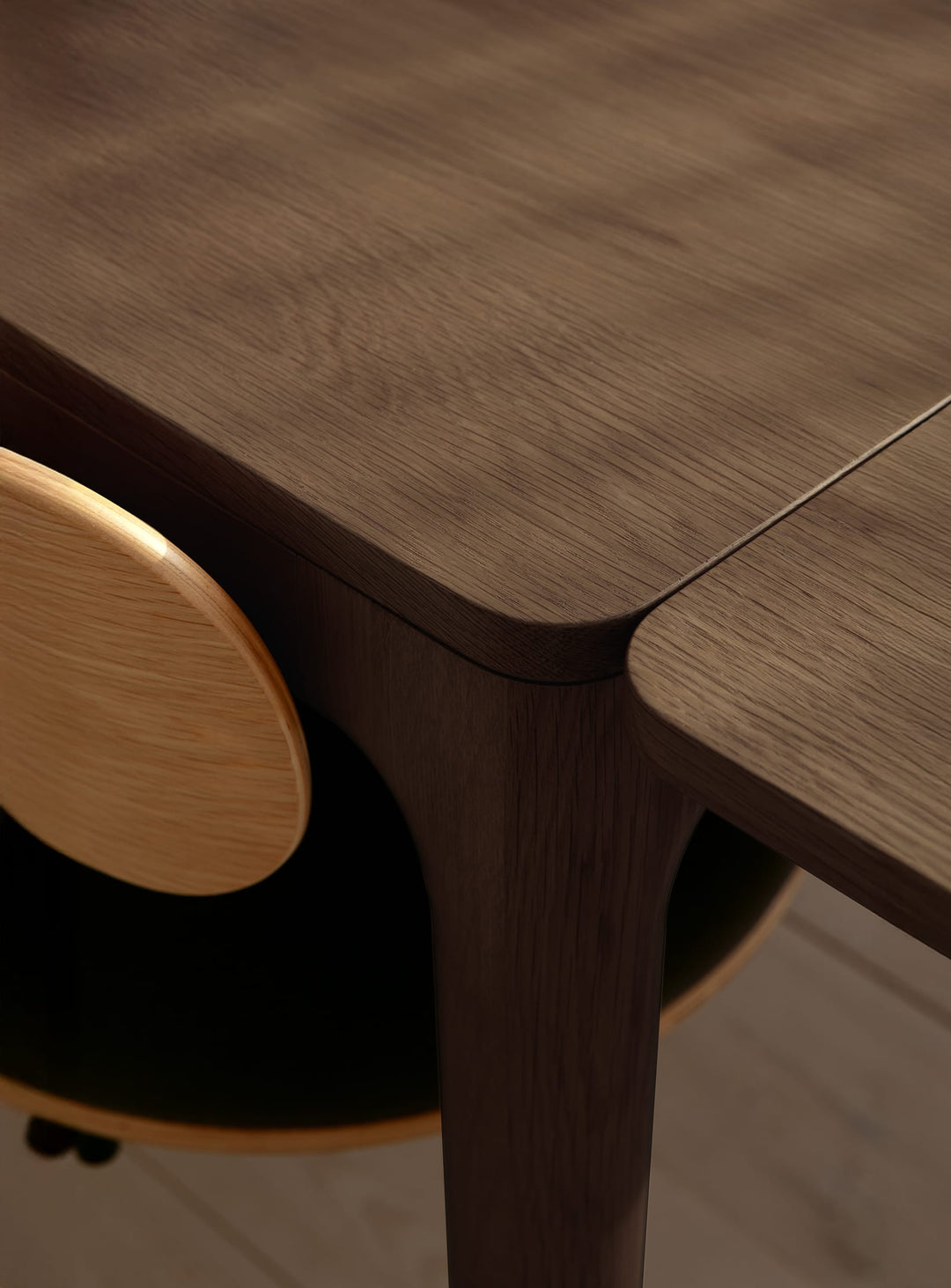 Table à dîner extensible Heart'n'Soul Umage, un meuble fonctionnel conçu pour durer. chene foncé