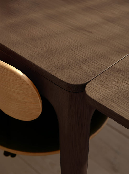 Table à dîner extensible Heart'n'Soul Umage, un meuble fonctionnel conçu pour durer. chene foncé