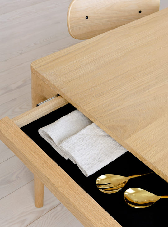 Table à dîner extensible Heart'n'Soul Umage, une solution raffinée pour accueillir plus d'invités. chene