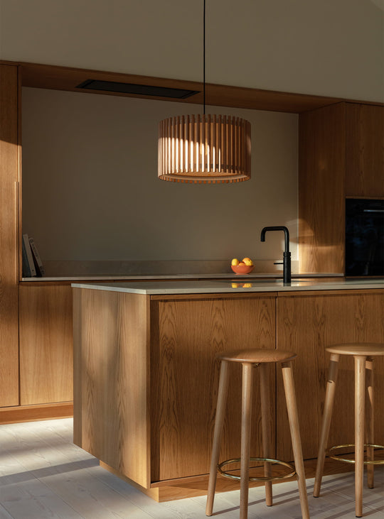 Abat-jour Komorebi Umage : un design inspiré de la lumière filtrant les feuillages.