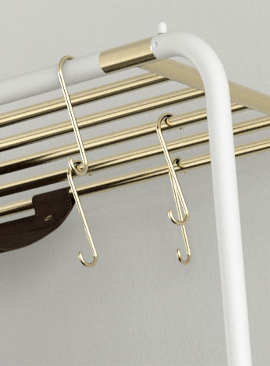 Porte-vêtements Lean On Me Umage : porte-manteaux design, compact et fonctionnel. blanc