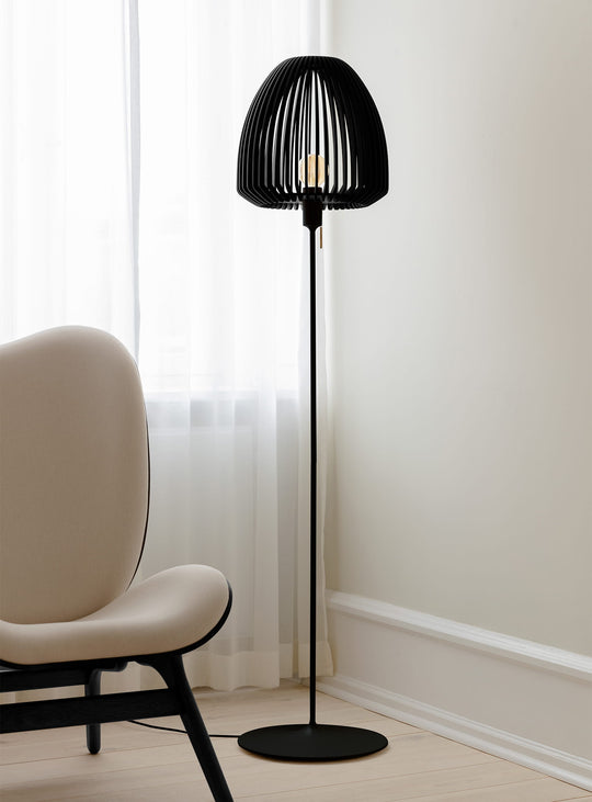 Support de lampe Santé de Umage design contemporain et léger. noir