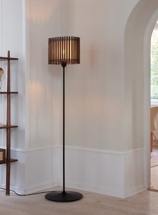 Support de lampe Santé de Umage pied élégant au design minimaliste. noir