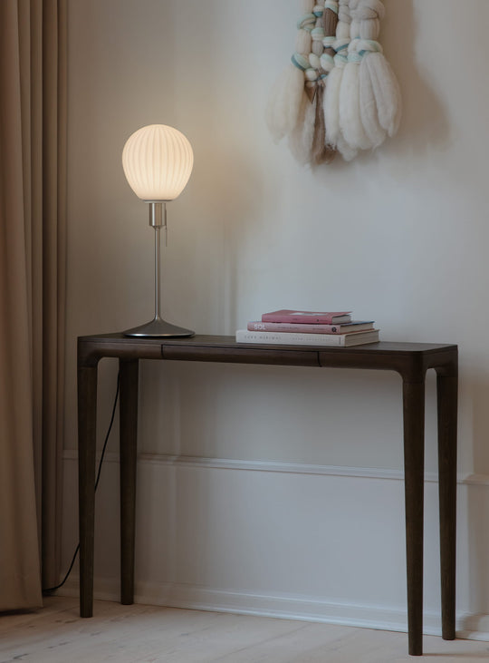 Support de lampe de table Santé de Umage structure légère et robuste. acier brossé