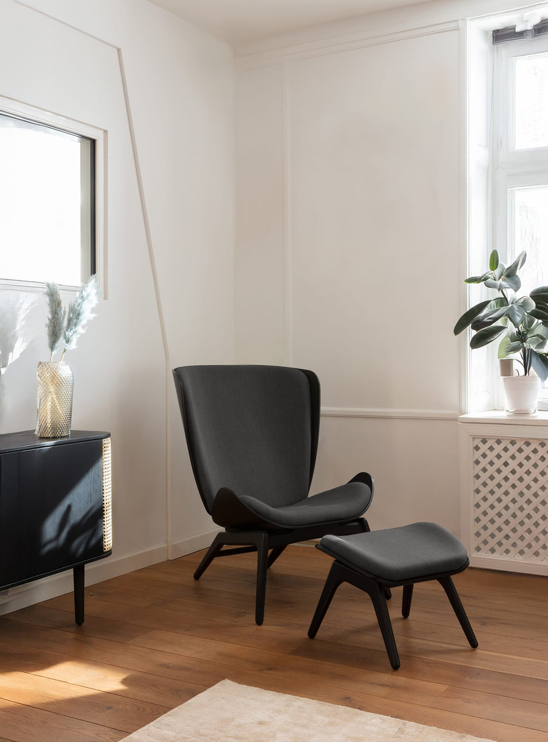 Fauteuil The Reader Umage : fauteuil confortable aux courbes modernes et accueillantes. ombre