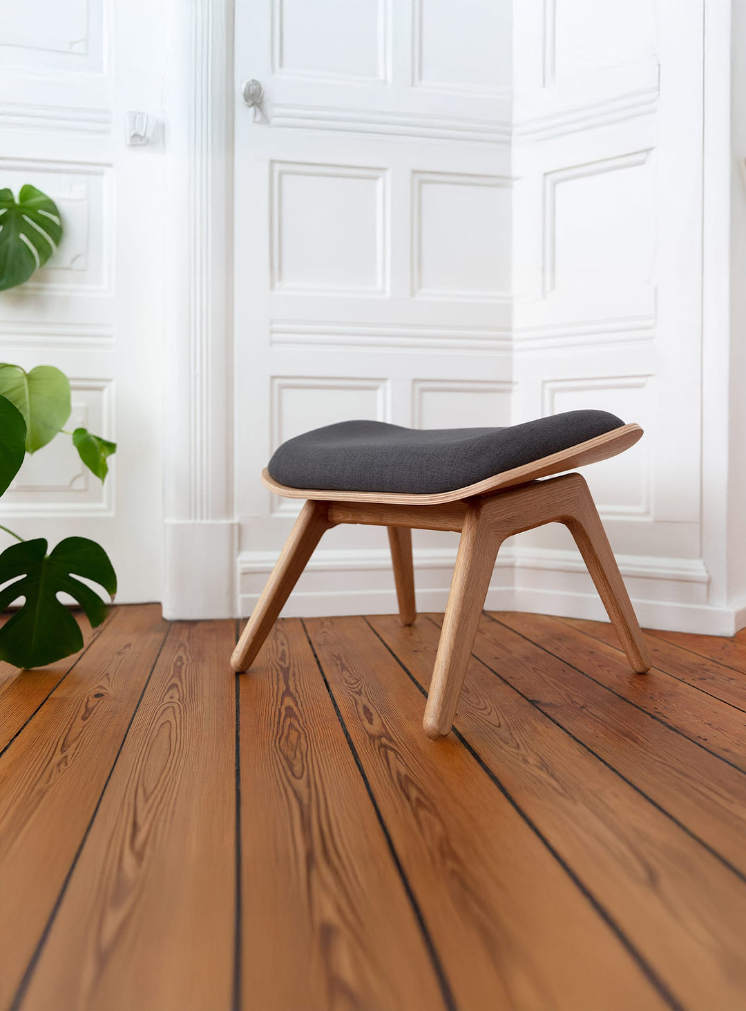 Ottoman The Reader Umage : design danois raffiné aux teintes naturelles apaisantes. ombre