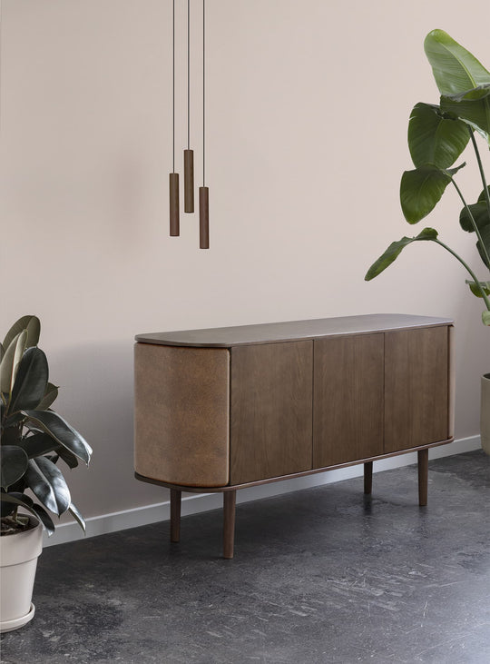 Buffet Treasures Umage : un meuble personnalisable pour exposer vos plus beaux objets. cuir artificiel