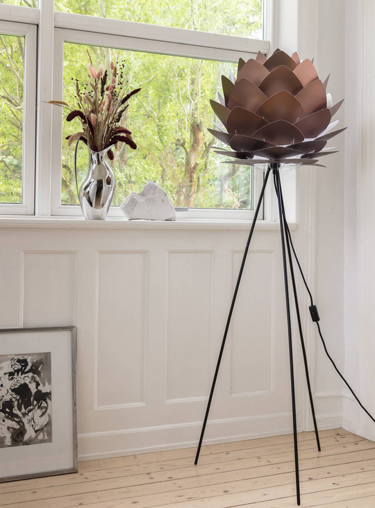 Trépied lampe Umage pied lampe moderne et minimaliste. noir