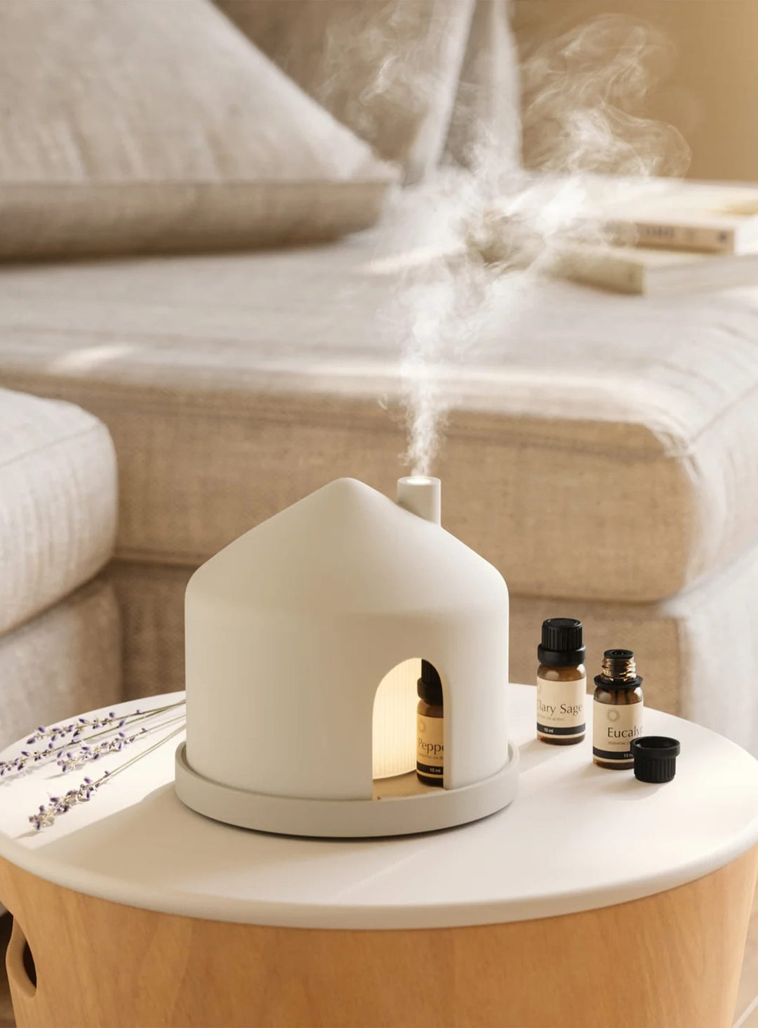 Diffuseur Casita d'Umbra pour huiles essentielles avec éclairage LED et rangement intégré pour vos flacons.