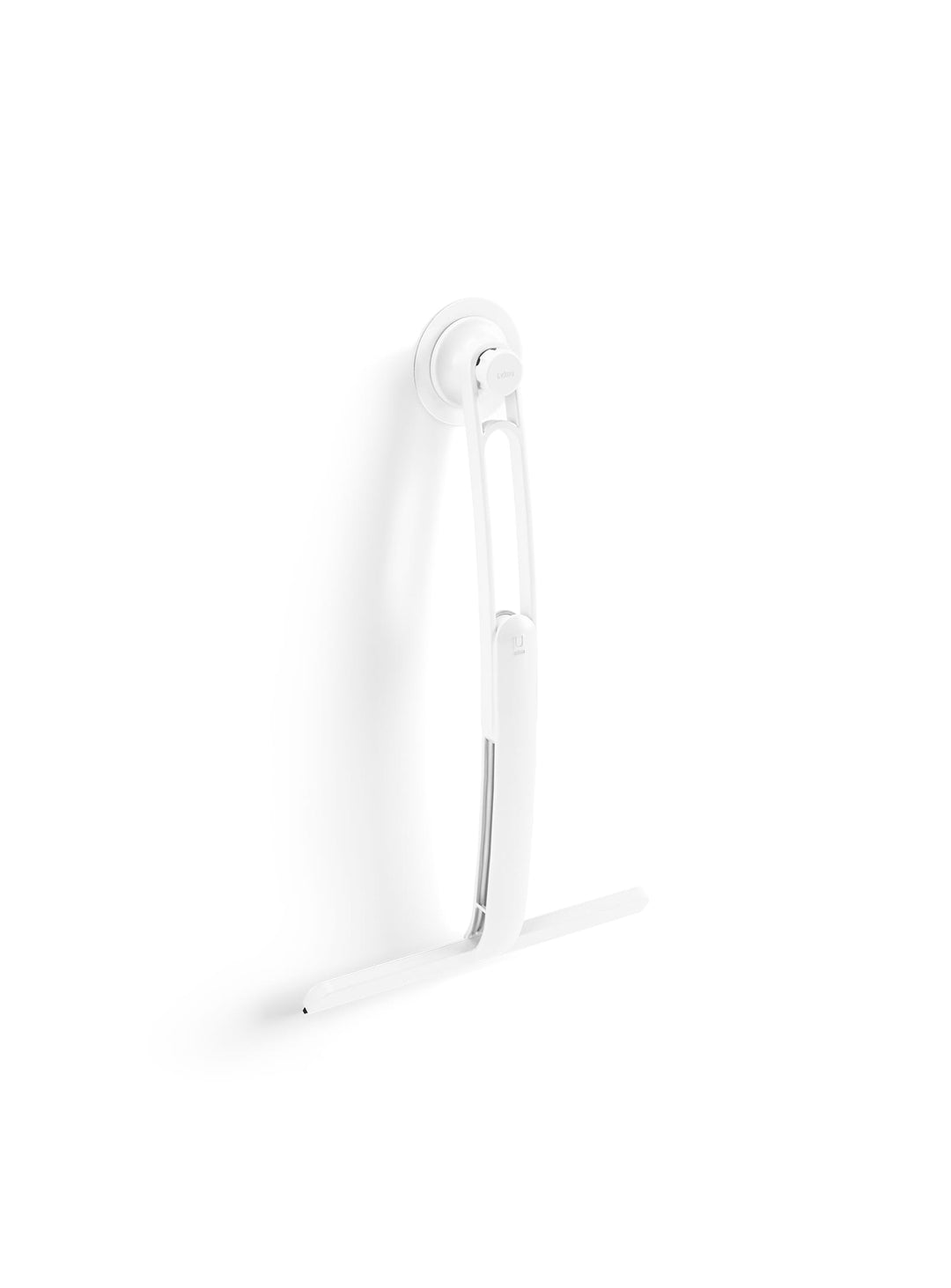 La raclette Flex Adhesive d'Umbra élimine eau et traces sur les parois de douche grâce à sa lame en silicone.
