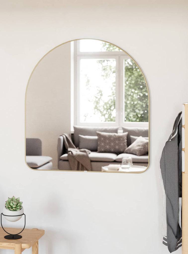 Hubba, Arched Mirror with Brass Trim by Umbra – Nüspace