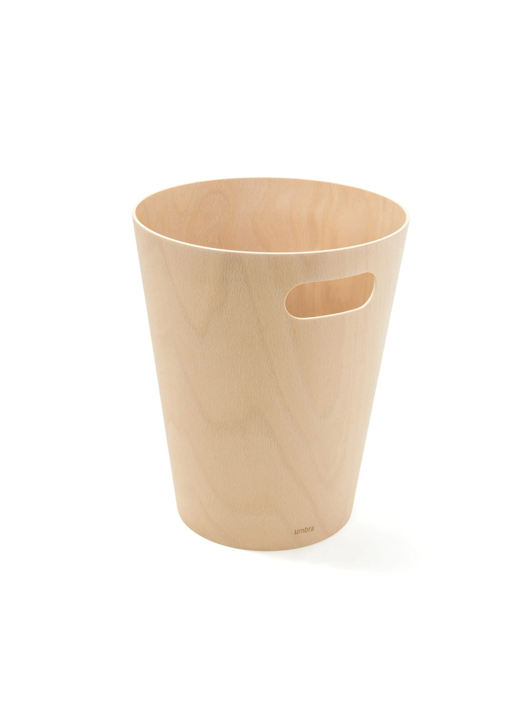 Poubelle Woodrow de Umbra en bois naturel design moderne. naturel