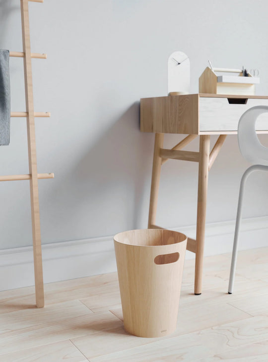 Poubelle Woodrow de Umbra poubelle déco en bois contemporain. naturel