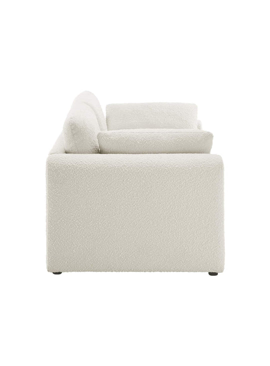 Sofa Waverly : silhouette sculpturale, coussins moelleux et élégance moderne. ivoire