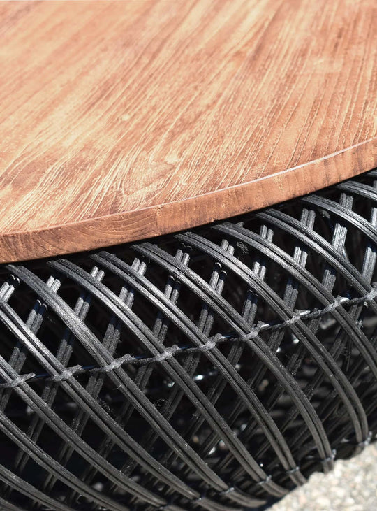 Table à café Wave au style naturel, matériaux durables et finitions artisanales pour un salon de caractère. noir