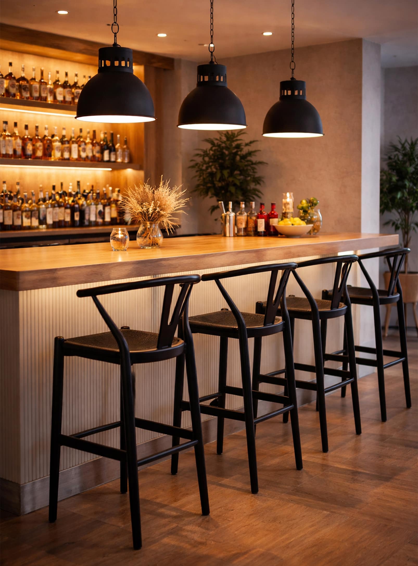 Wishbone CH24: Wooden counter stool – Nüspace