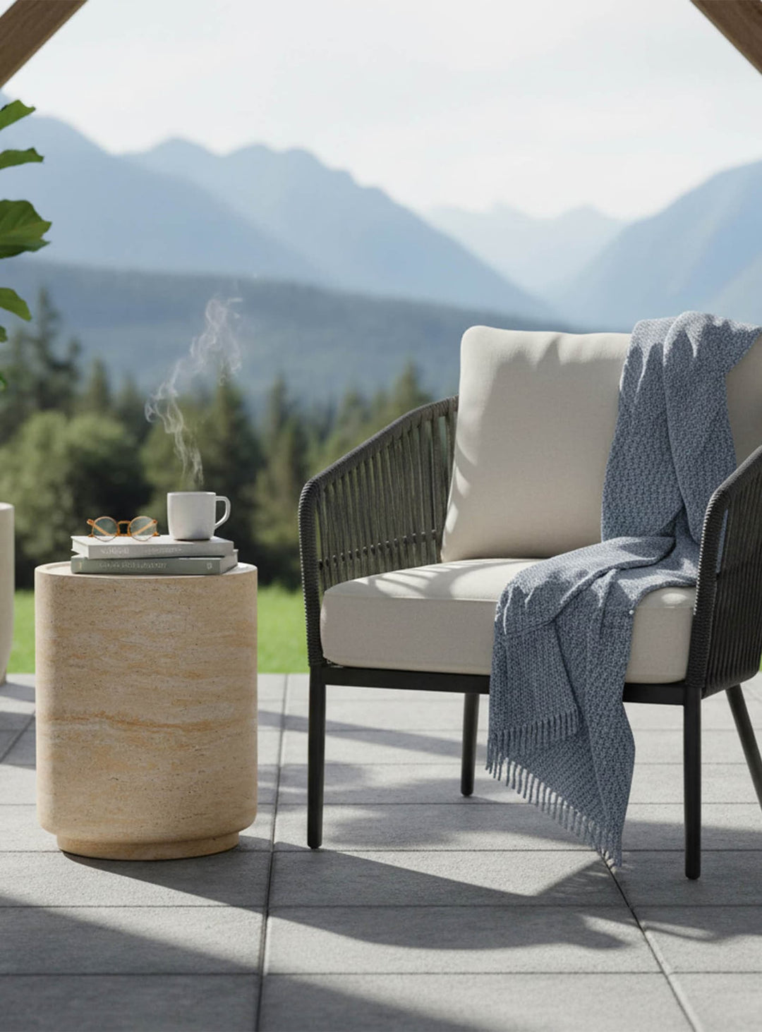Table d’appoint Zac en béton, idéale comme table ou assise d’appoint.