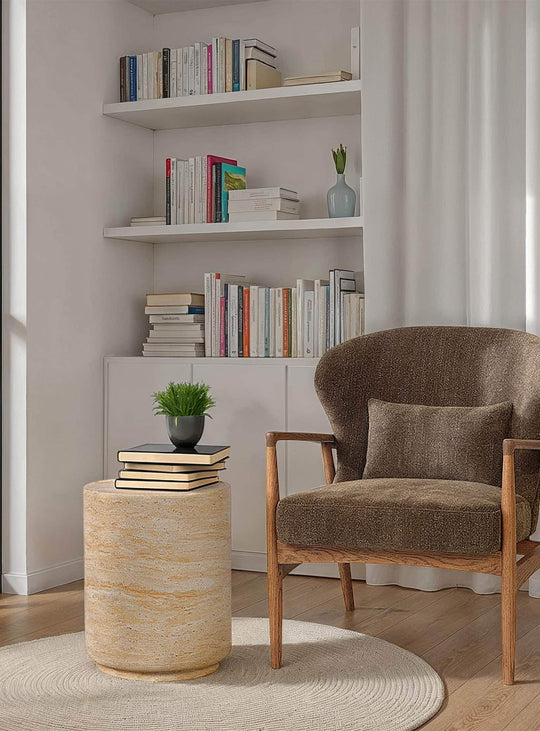 Table d’appoint Zac en béton finition travertin, élégante et polyvalente intérieur extérieur.
