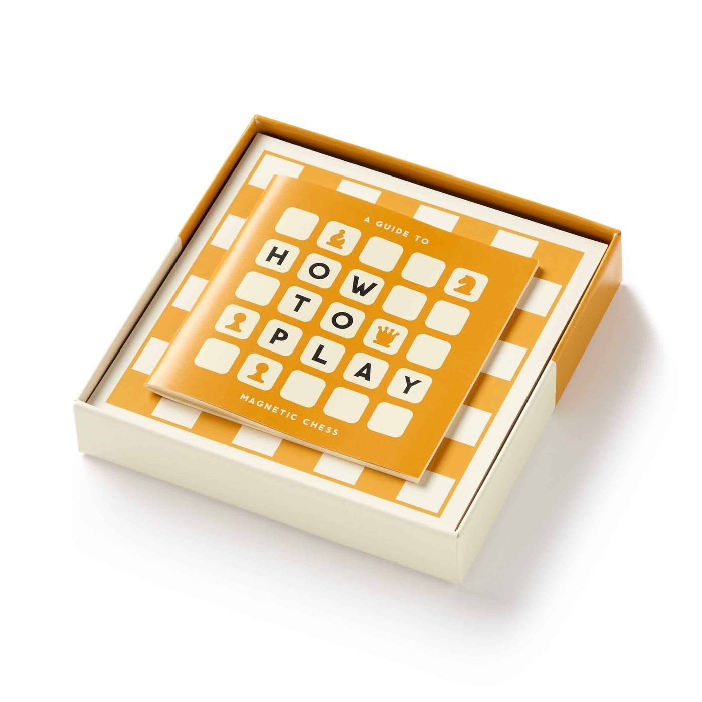 Jouez aux échecs à tout moment avec la version magnétique Brass Monkey. Le plateau fixable magnétiquement offre une expérience de jeu passive, idéale pour exprimer votre stratégie à votre rythme.