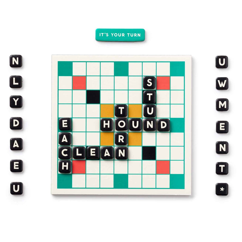 Le Scrabble magnétique Brass Monkey réinvente le jeu de mots classique. Fixez le tableau magnétique où vous le souhaitez et créez des mots à votre rythme, une expérience ludique et pratique.