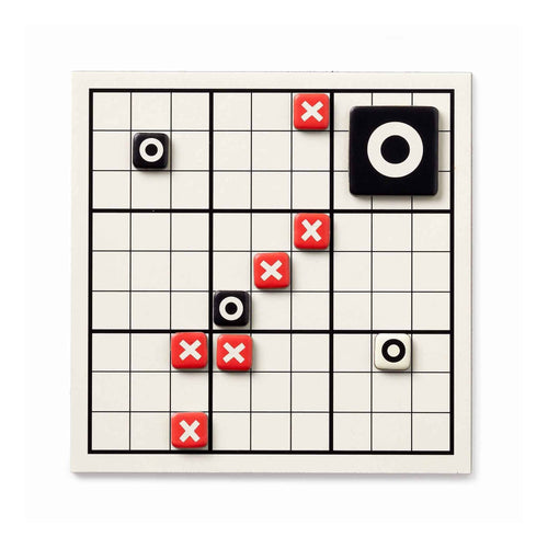 Tic Tac No magnétique de Brass Monkey: jeu classique, tableau compact fixable partout. Une pause compétitive à deux, adaptée à votre emploi du temps chargé!