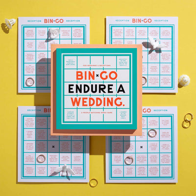 Transformez l'observation en jeu avec 'Bin-Go Endure a Wedding' de Brass Monkey. 24 cartes de bingo pour une chasse amusante aux moments cocasses du mariage. Qui sera le plus perspicace?