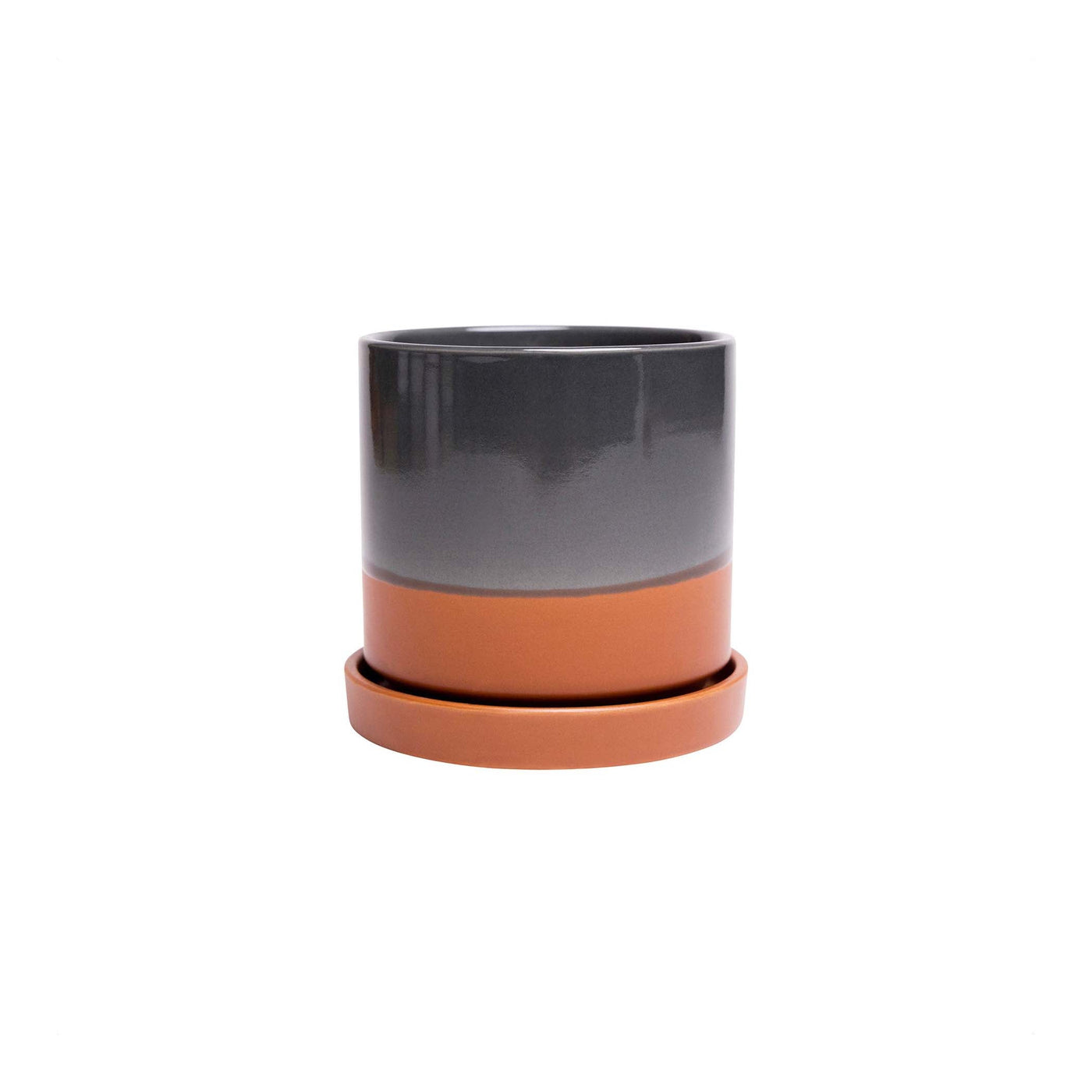 Transformez votre espace de vie avec les cache-pots Minute, fabriqués en céramique émaillée pour une touche de sophistication subtile. Terracotta, 5".