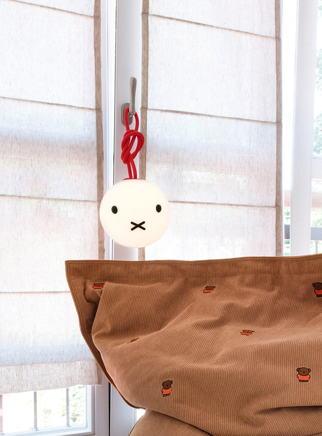 Lampe Bolleke x Miffy nomade et rechargeable, lumière douce et design iconique.