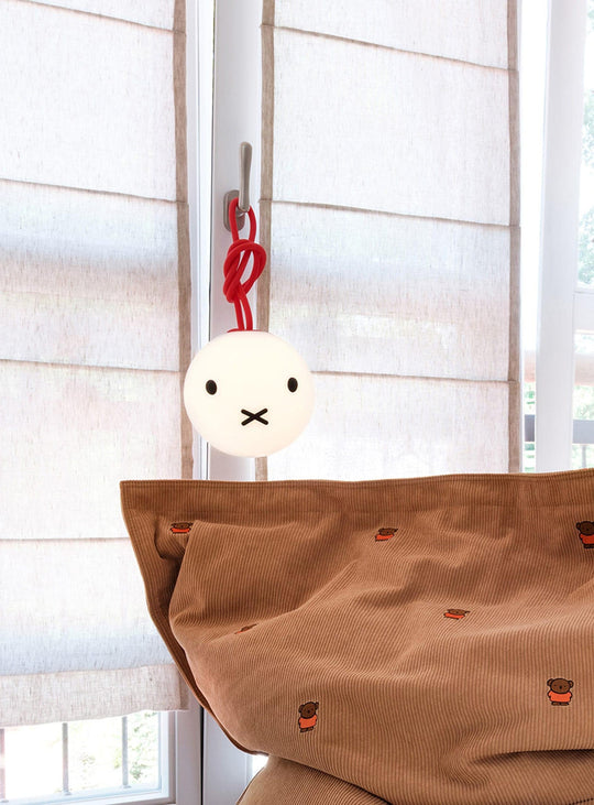 Lampe Bolleke x Miffy nomade et rechargeable, lumière douce et design iconique.