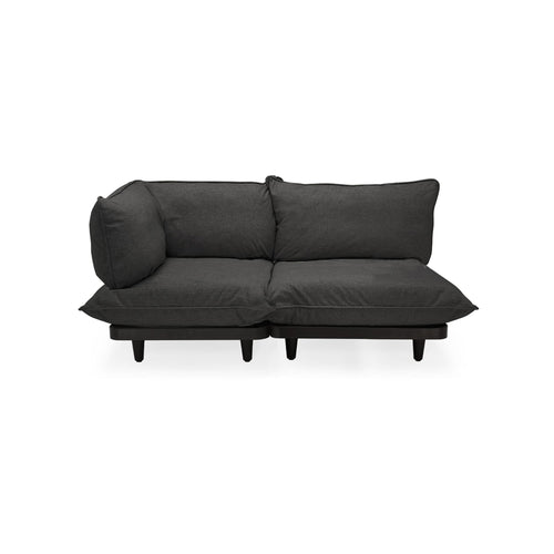 Découvrez le luxe durable du sofa Paletti de Fatboy, parfait pour le plein air canadien. Son design polyvalent crée un sanctuaire extérieur, alliant élégance et résistance aux intempéries. Gris tonitruant.