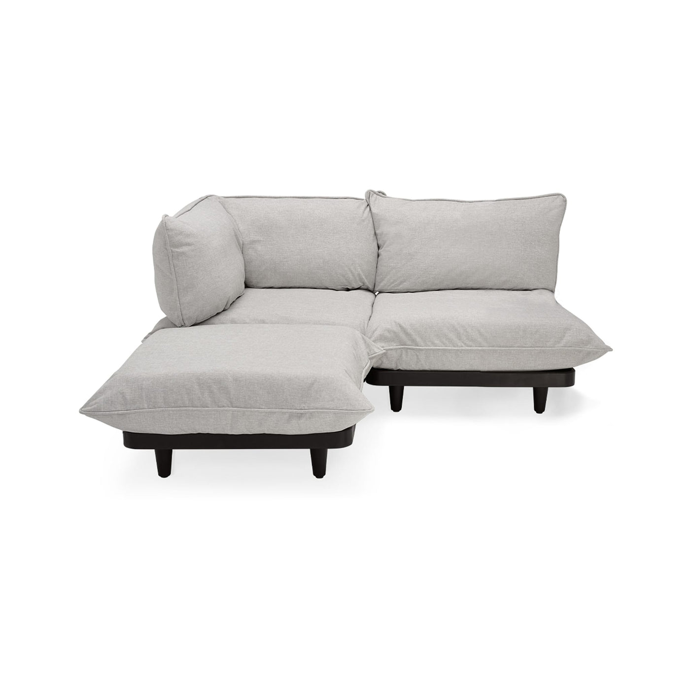 Sofa sectionnel Paletti : conçu sur mesure pour l'élégance extérieure. Matériaux haut de gamme, adaptabilité suprême et entretien facile pour un investissement dans le confort.