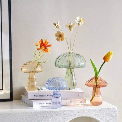 Sublimez votre intérieur avec les vases Champignon en verre de Filtrum Home. Leur design artistique et leur fonctionnalité font de ces vases des pièces uniques qui rehausseront votre décoration.