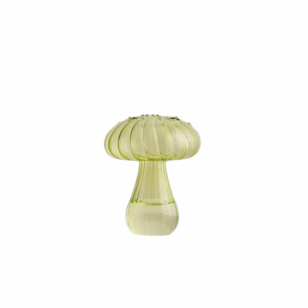 Exprimez votre créativité avec les vases Champignon en verre de Filtrum Home. Leur design innovant offre une solution décorative polyvalente pour mettre en valeur vos fleurs préférées.