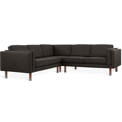 Laissez-vous séduire par la sophistication discrète du sofa Augusta, où chaque détail, y compris les pieds en bois massif, reflète l'éthique environnementale de Gus* Modern. Tissu Funfetti Galaxy.