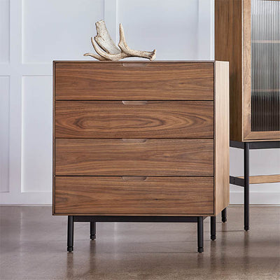 Les commodes ont été pensé pour être installées dans les chambres. Elles peuvent évidement être mises dans d'autres pièces, mais leur système de tiroirs est parfait pour ranger tous les types de vêtements et bien séparer par catégories.
