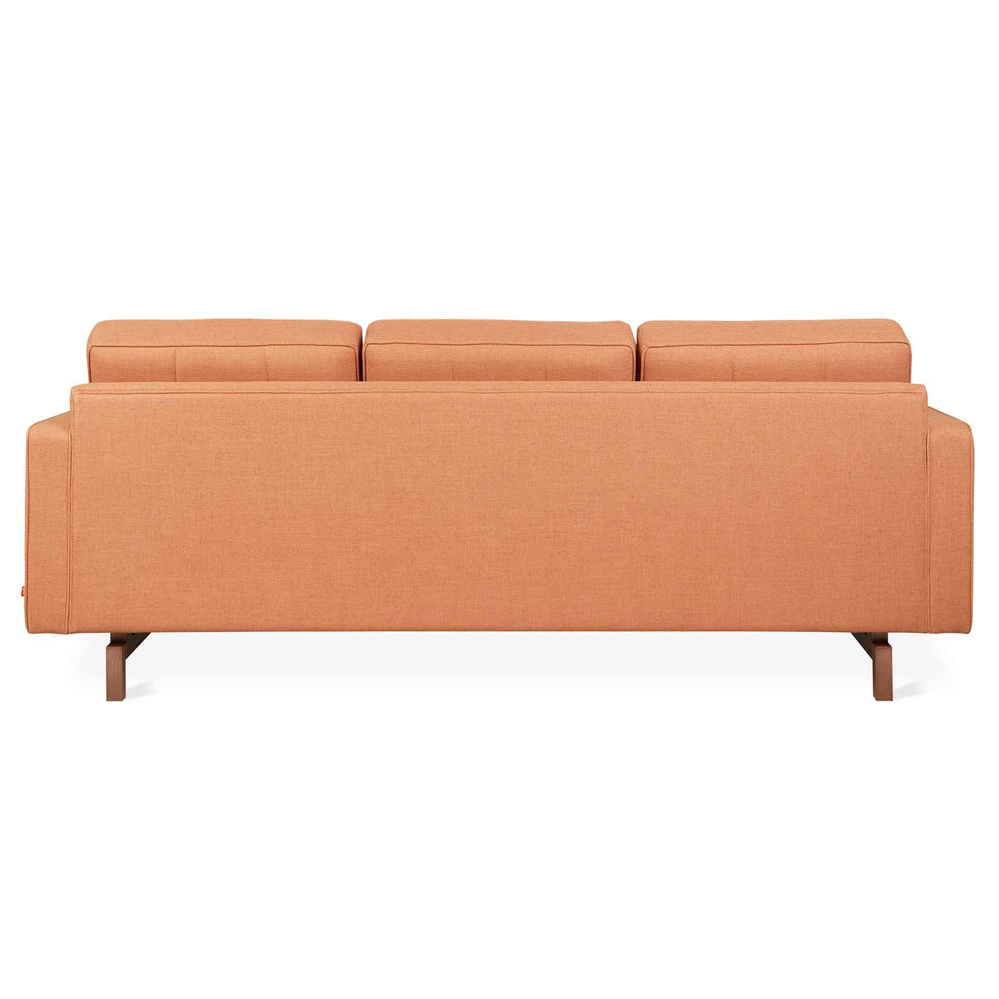 Jane 2 de Gus* Modern : un sofa élégant et polyvalent, offrant une configuration astucieuse avec le Lounge pour répondre à vos besoins de design.