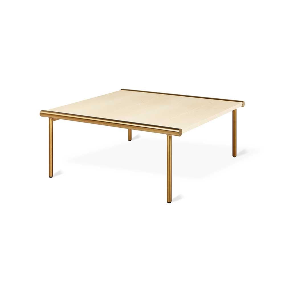 Gus* Modern Manifold, table à café carrée, en acier et bois, frêne / laiton