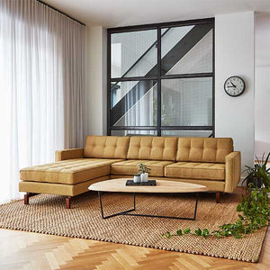 le sofa bi-sectionnel Jane Loft 2 conserve l'aspect iconique du milieu du siècle dernier tout en ajoutant des améliorations contemporaines.