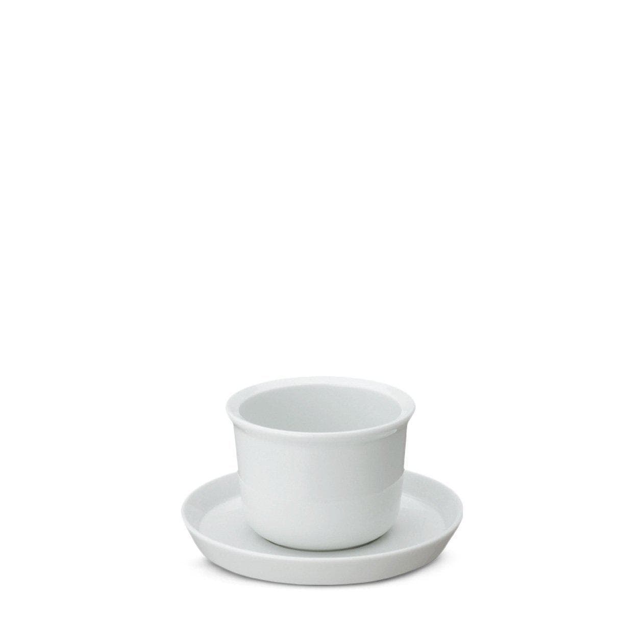 KINTO réinvente le rituel du thé avec la tasse LEAVES TO TEA. La beauté de la porcelaine de Hasami dans une forme minimaliste pour une dégustation mémorable.