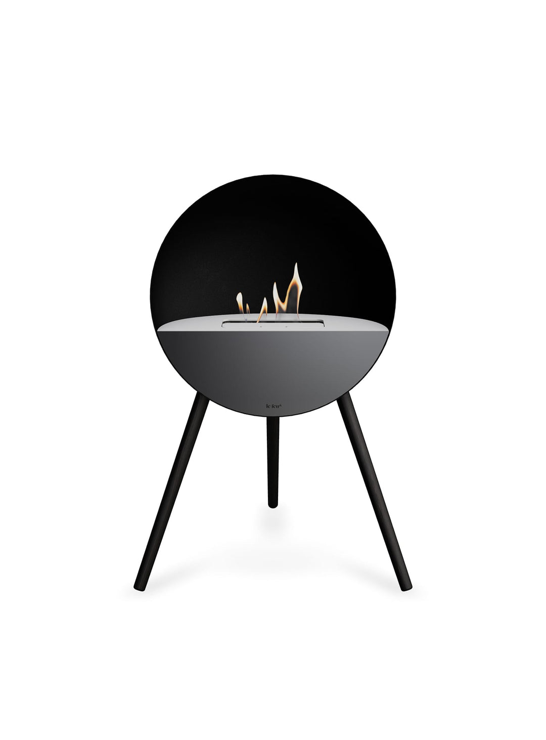 Foyer Eye de Le Feu : minimalisme noir et chaleur naturelle.