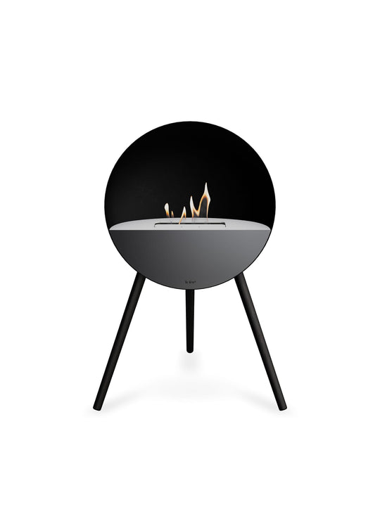 Foyer Eye de Le Feu : minimalisme noir et chaleur naturelle.