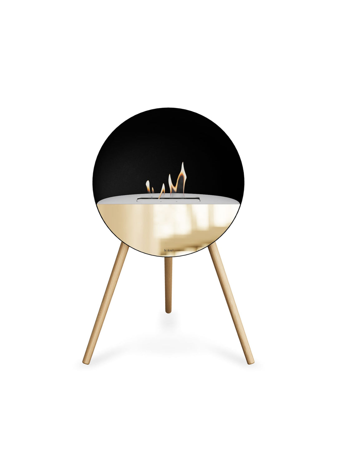 Foyer Eye Le Feu : finition noire et ambiance chaleureuse.