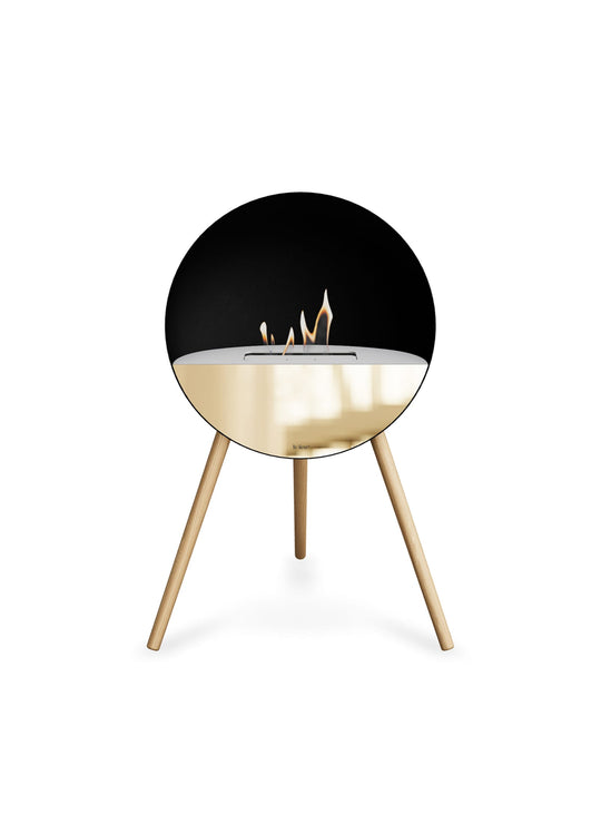 Foyer Eye Le Feu : finition noire et ambiance chaleureuse.